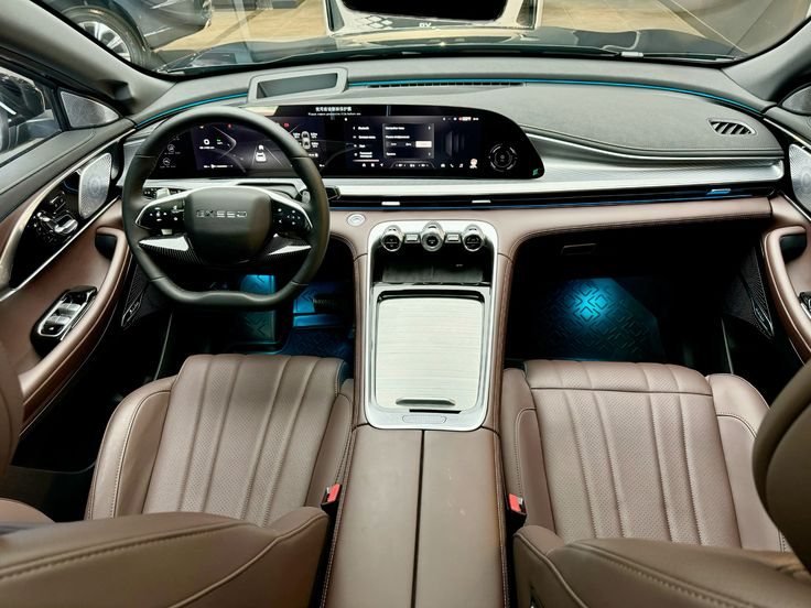 Exeed RX interior